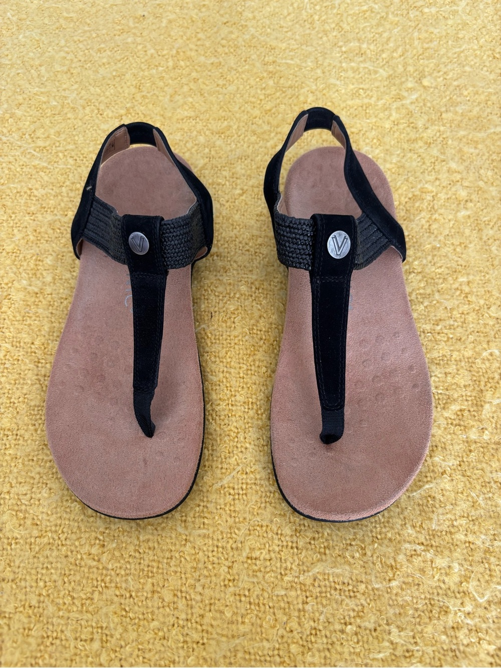 Vionic Black Women’s T-Strap Sandals